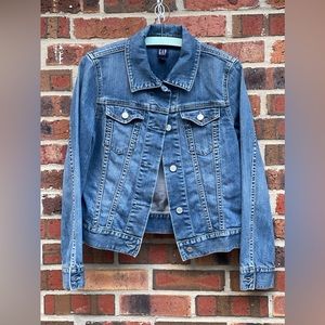 Gap Women 1969 denim jacket. Denim blue. Stretch. Great condition no flaws.